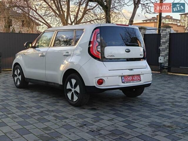 Белый Киа Soul, объемом двигателя 0 л и пробегом 132 тыс. км за 6750 $, фото 3 на Automoto.ua