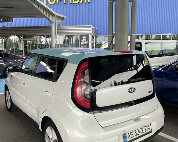 Белый Киа Soul, объемом двигателя 0 л и пробегом 136 тыс. км за 8800 $, фото 3 на Automoto.ua