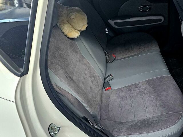 Киа Soul 2015 в Днепре (Днепропетровске) на Automoto.ua Белый Киа Soul, объемом двигателя 0 л и пробегом 109 тыс. км за 9900 $, фото 2 на Automoto.ua