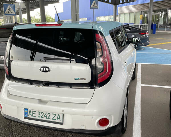 Белый Киа Soul, объемом двигателя 0 л и пробегом 136 тыс. км за 8800 $, фото 2 на Automoto.ua
