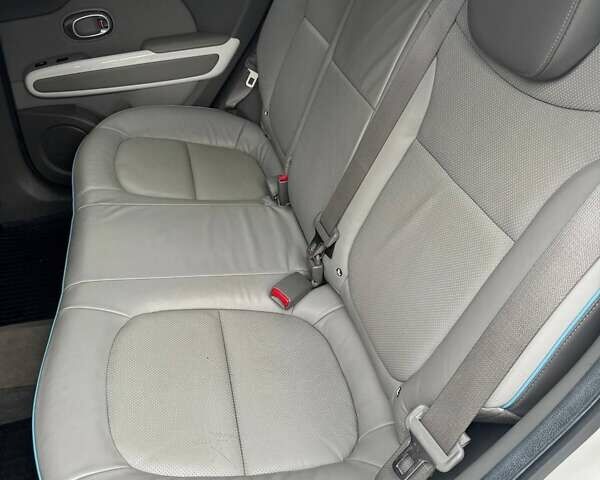 Белый Киа Soul, объемом двигателя 0 л и пробегом 143 тыс. км за 7600 $, фото 7 на Automoto.ua