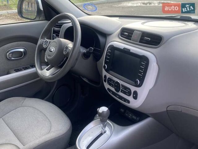 Білий Кіа Soul, об'ємом двигуна 0 л та пробігом 99 тис. км за 7400 $, фото 30 на Automoto.ua