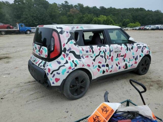 Белый Киа Soul, объемом двигателя 1.6 л и пробегом 152 тыс. км за 6700 $, фото 2 на Automoto.ua