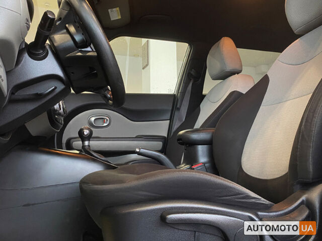 Белый Киа Soul, объемом двигателя 1.6 л и пробегом 108 тыс. км за 10200 $, фото 9 на Automoto.ua