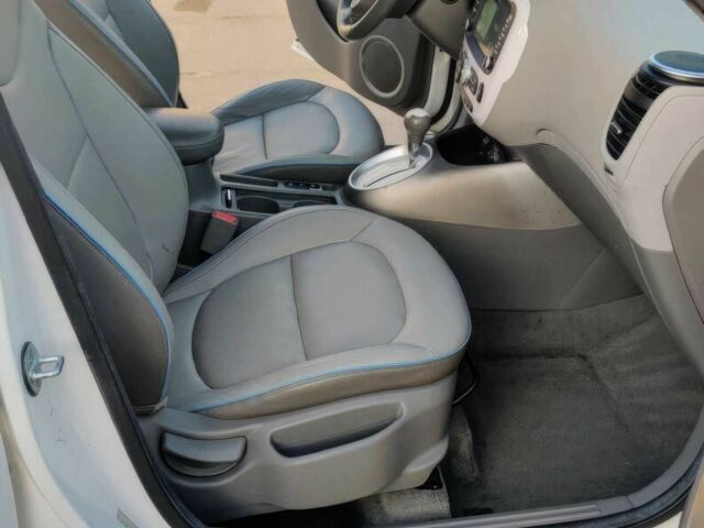 Белый Киа Soul, объемом двигателя 0 л и пробегом 79 тыс. км за 5100 $, фото 8 на Automoto.ua
