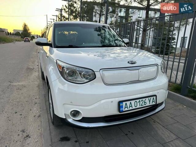 Белый Киа Soul, объемом двигателя 0 л и пробегом 92 тыс. км за 6300 $, фото 1 на Automoto.ua