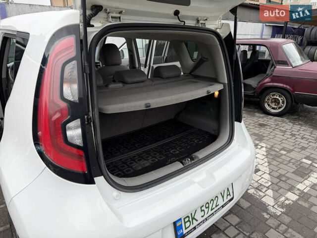 Білий Кіа Soul, об'ємом двигуна 0 л та пробігом 162 тис. км за 6700 $, фото 4 на Automoto.ua