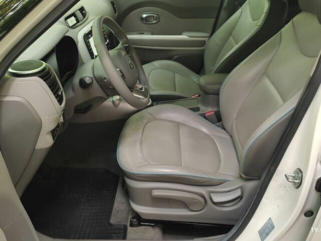 Белый Киа Soul, объемом двигателя 0 л и пробегом 90 тыс. км за 7500 $, фото 12 на Automoto.ua