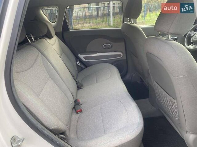 Білий Кіа Soul, об'ємом двигуна 0 л та пробігом 99 тис. км за 7400 $, фото 27 на Automoto.ua