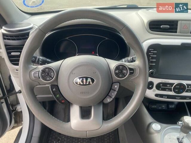 Білий Кіа Soul, об'ємом двигуна 0 л та пробігом 99 тис. км за 7400 $, фото 33 на Automoto.ua