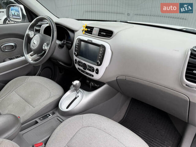 Білий Кіа Soul, об'ємом двигуна 0 л та пробігом 162 тис. км за 6700 $, фото 15 на Automoto.ua