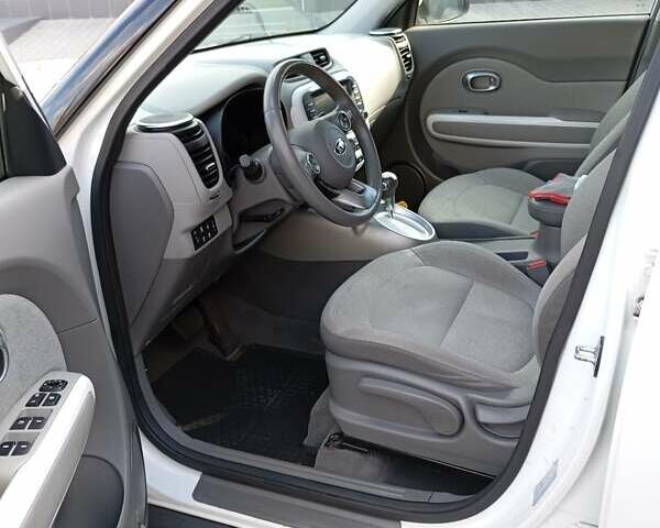 Белый Киа Soul, объемом двигателя 0 л и пробегом 98 тыс. км за 6800 $, фото 8 на Automoto.ua