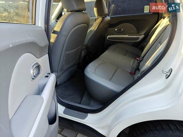 Белый Киа Soul, объемом двигателя 0 л и пробегом 132 тыс. км за 6750 $, фото 6 на Automoto.ua
