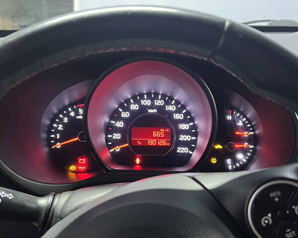 Белый Киа Soul, объемом двигателя 1.58 л и пробегом 190 тыс. км за 10000 $, фото 9 на Automoto.ua