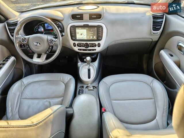 Белый Киа Soul, объемом двигателя 0 л и пробегом 132 тыс. км за 6750 $, фото 8 на Automoto.ua