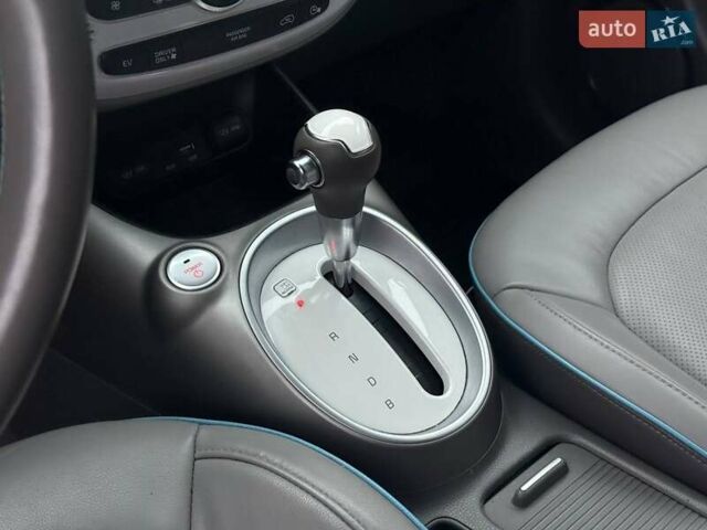 Белый Киа Soul, объемом двигателя 0 л и пробегом 143 тыс. км за 6900 $, фото 16 на Automoto.ua