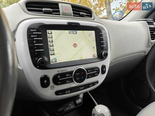 Белый Киа Soul, объемом двигателя 0 л и пробегом 132 тыс. км за 6750 $, фото 24 на Automoto.ua