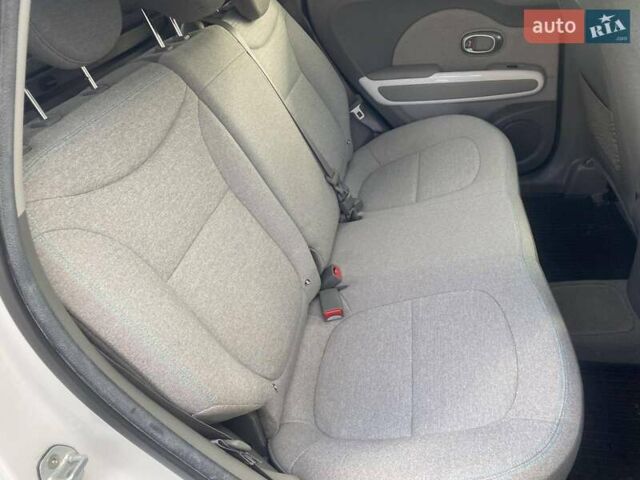 Білий Кіа Soul, об'ємом двигуна 0 л та пробігом 99 тис. км за 7400 $, фото 26 на Automoto.ua