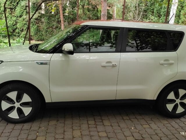 Белый Киа Soul, объемом двигателя 0 л и пробегом 90 тыс. км за 7500 $, фото 2 на Automoto.ua