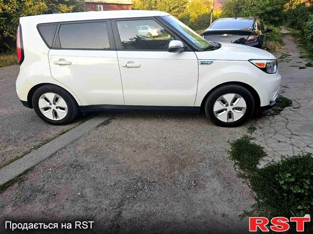 Киа Soul 2015 в Днепре (Днепропетровске) на Automoto.ua Белый Киа Soul, объемом двигателя 0 л и пробегом 109 тыс. км за 9900 $, фото 1 на Automoto.ua