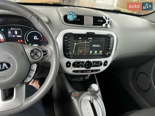 Белый Киа Soul, объемом двигателя 0 л и пробегом 100 тыс. км за 7200 $, фото 4 на Automoto.ua