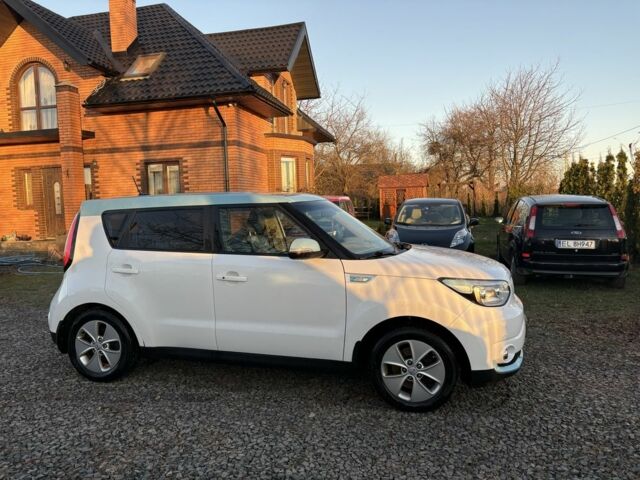 Белый Киа Soul, объемом двигателя 0 л и пробегом 151 тыс. км за 5900 $, фото 1 на Automoto.ua