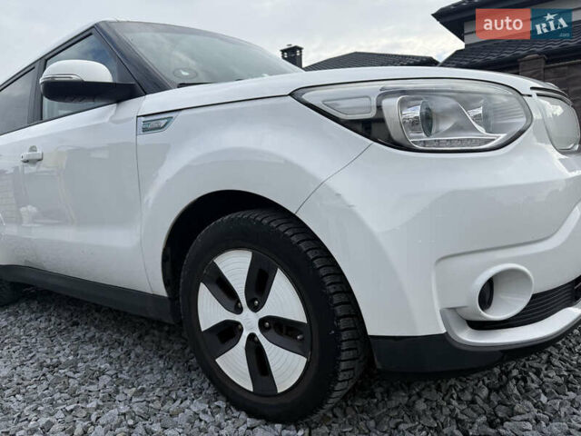 Білий Кіа Soul, об'ємом двигуна 0 л та пробігом 162 тис. км за 6700 $, фото 26 на Automoto.ua