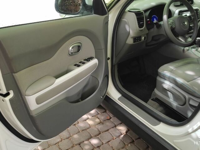 Белый Киа Soul, объемом двигателя 0 л и пробегом 90 тыс. км за 7500 $, фото 15 на Automoto.ua