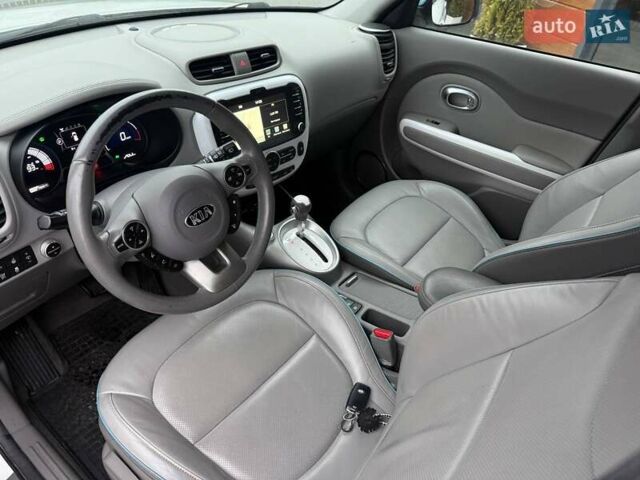 Белый Киа Soul, объемом двигателя 0 л и пробегом 143 тыс. км за 6900 $, фото 10 на Automoto.ua