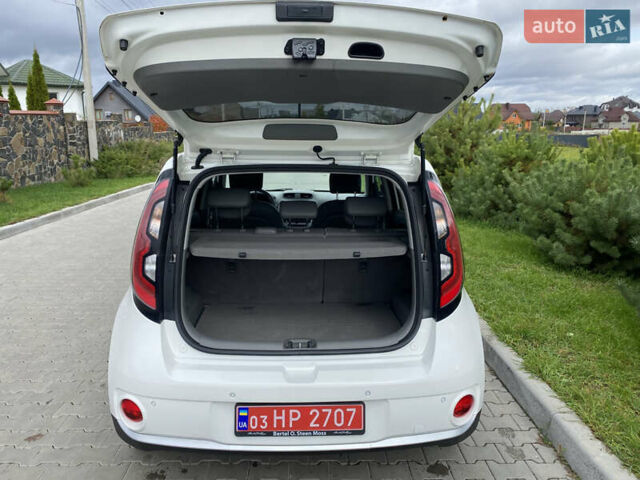 Білий Кіа Soul, об'ємом двигуна 0 л та пробігом 127 тис. км за 7500 $, фото 13 на Automoto.ua
