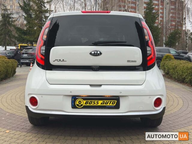 Білий Кіа Soul, об'ємом двигуна 27 л та пробігом 130 тис. км за 8500 $, фото 5 на Automoto.ua