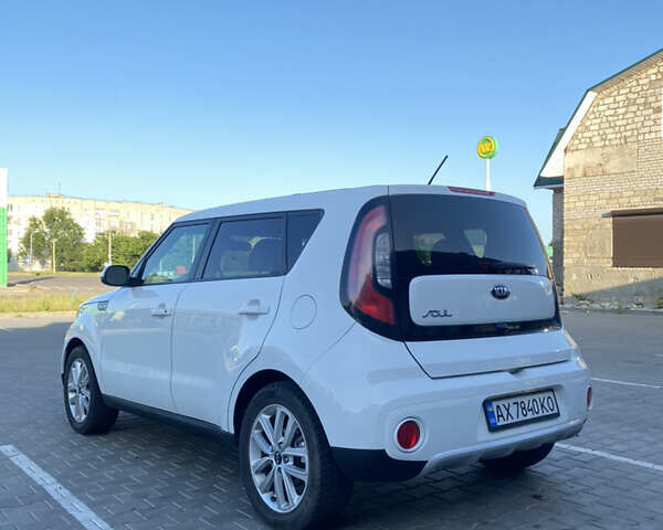 Білий Кіа Soul, об'ємом двигуна 2 л та пробігом 195 тис. км за 8600 $, фото 11 на Automoto.ua