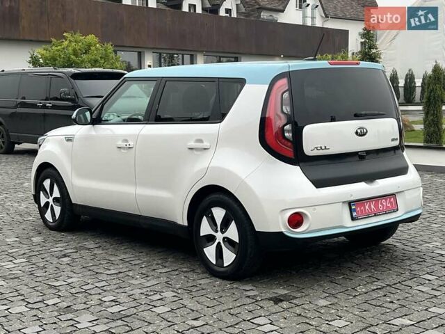 Білий Кіа Soul, об'ємом двигуна 0 л та пробігом 128 тис. км за 6750 $, фото 14 на Automoto.ua