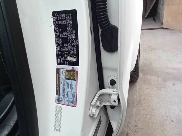 Белый Киа Soul, объемом двигателя 2 л и пробегом 130 тыс. км за 11700 $, фото 12 на Automoto.ua