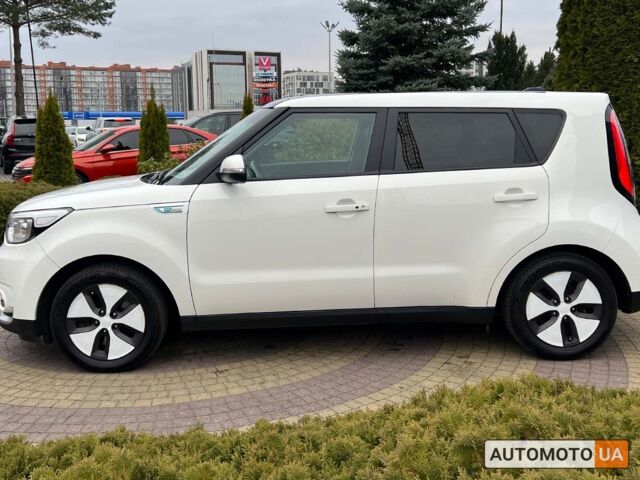 Білий Кіа Soul, об'ємом двигуна 27 л та пробігом 130 тис. км за 8500 $, фото 3 на Automoto.ua