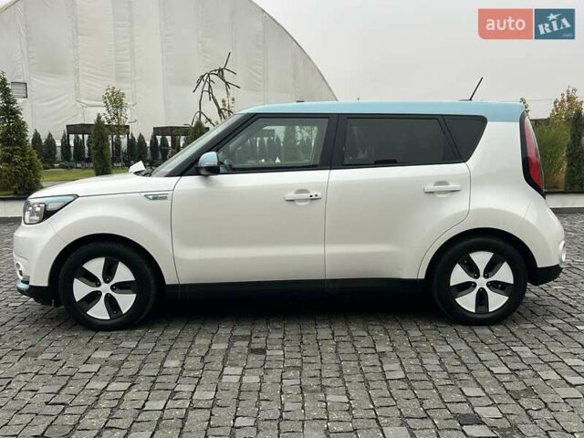Білий Кіа Soul, об'ємом двигуна 0 л та пробігом 128 тис. км за 6750 $, фото 15 на Automoto.ua