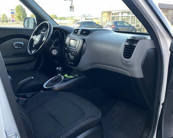 Білий Кіа Soul, об'ємом двигуна 2 л та пробігом 195 тис. км за 8600 $, фото 22 на Automoto.ua