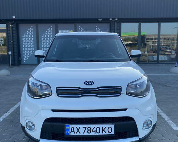 Білий Кіа Soul, об'ємом двигуна 2 л та пробігом 195 тис. км за 8600 $, фото 12 на Automoto.ua
