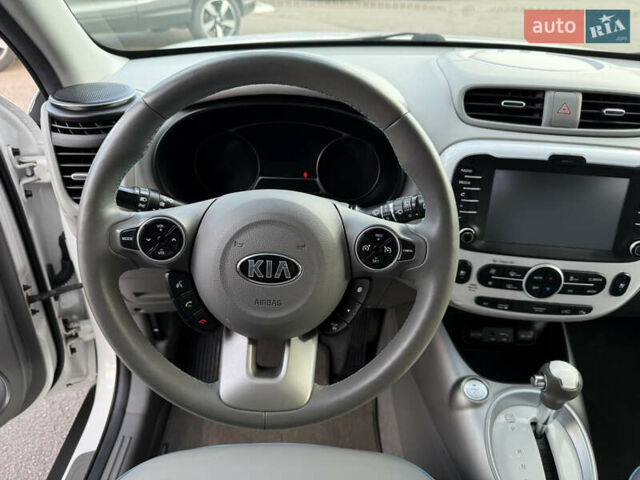 Белый Киа Soul, объемом двигателя 0 л и пробегом 149 тыс. км за 6950 $, фото 28 на Automoto.ua
