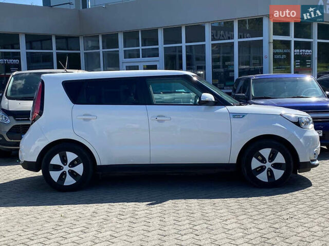 Киа Soul 2016 в Житомире на Automoto.ua Белый Киа Soul, объемом двигателя 0 л и пробегом 132 тыс. км за 7999 $, фото 3 на Automoto.ua