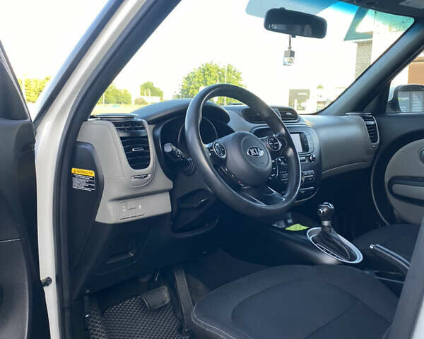 Білий Кіа Soul, об'ємом двигуна 2 л та пробігом 195 тис. км за 8600 $, фото 17 на Automoto.ua