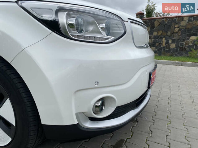 Білий Кіа Soul, об'ємом двигуна 0 л та пробігом 127 тис. км за 7500 $, фото 5 на Automoto.ua