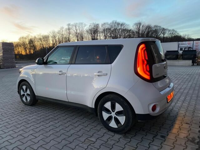 Белый Киа Soul, объемом двигателя 0 л и пробегом 109 тыс. км за 7400 $, фото 3 на Automoto.ua