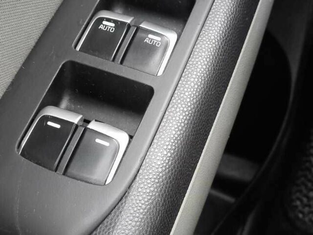 Белый Киа Soul, объемом двигателя 2 л и пробегом 130 тыс. км за 11700 $, фото 20 на Automoto.ua