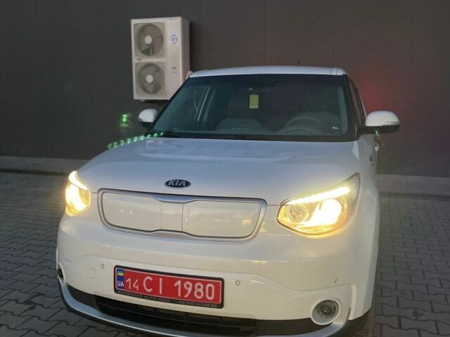 Белый Киа Soul, объемом двигателя 0 л и пробегом 109 тыс. км за 7400 $, фото 2 на Automoto.ua