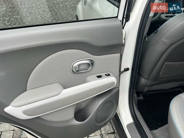 Білий Кіа Soul, об'ємом двигуна 0 л та пробігом 128 тис. км за 6750 $, фото 17 на Automoto.ua