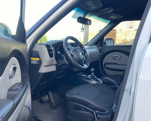 Білий Кіа Soul, об'ємом двигуна 2 л та пробігом 195 тис. км за 8600 $, фото 18 на Automoto.ua