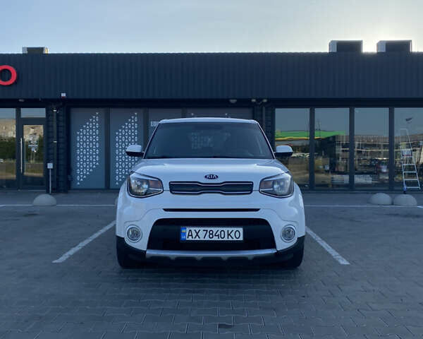 Білий Кіа Soul, об'ємом двигуна 2 л та пробігом 195 тис. км за 8600 $, фото 3 на Automoto.ua