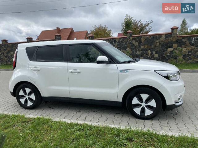 Білий Кіа Soul, об'ємом двигуна 0 л та пробігом 127 тис. км за 7500 $, фото 7 на Automoto.ua
