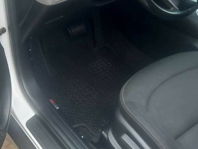 Белый Киа Soul, объемом двигателя 2 л и пробегом 130 тыс. км за 11700 $, фото 13 на Automoto.ua